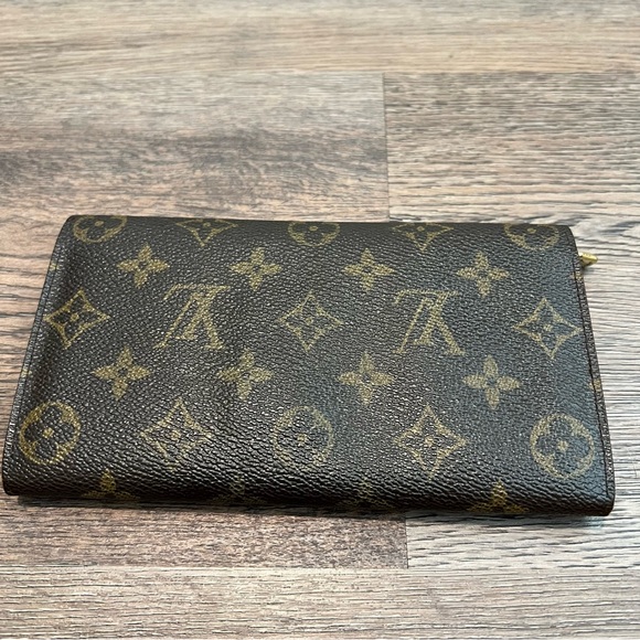 Louis Vuitton Sarah Wallet Monogram Canvas - Picture 4 of 9